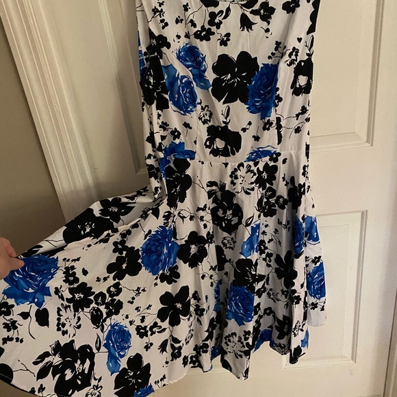 New w/o tags sleeveless dress - Picture 2 of 4